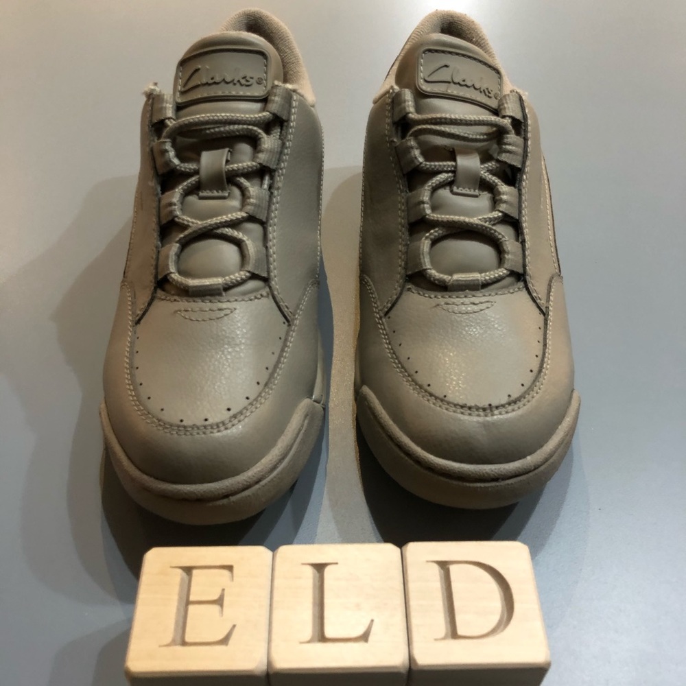Clarks Women’s Leather Lace Up Walking Sneakers - Picture 2 of 8